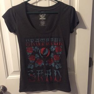 Woman’s Grateful Dead fitted tee